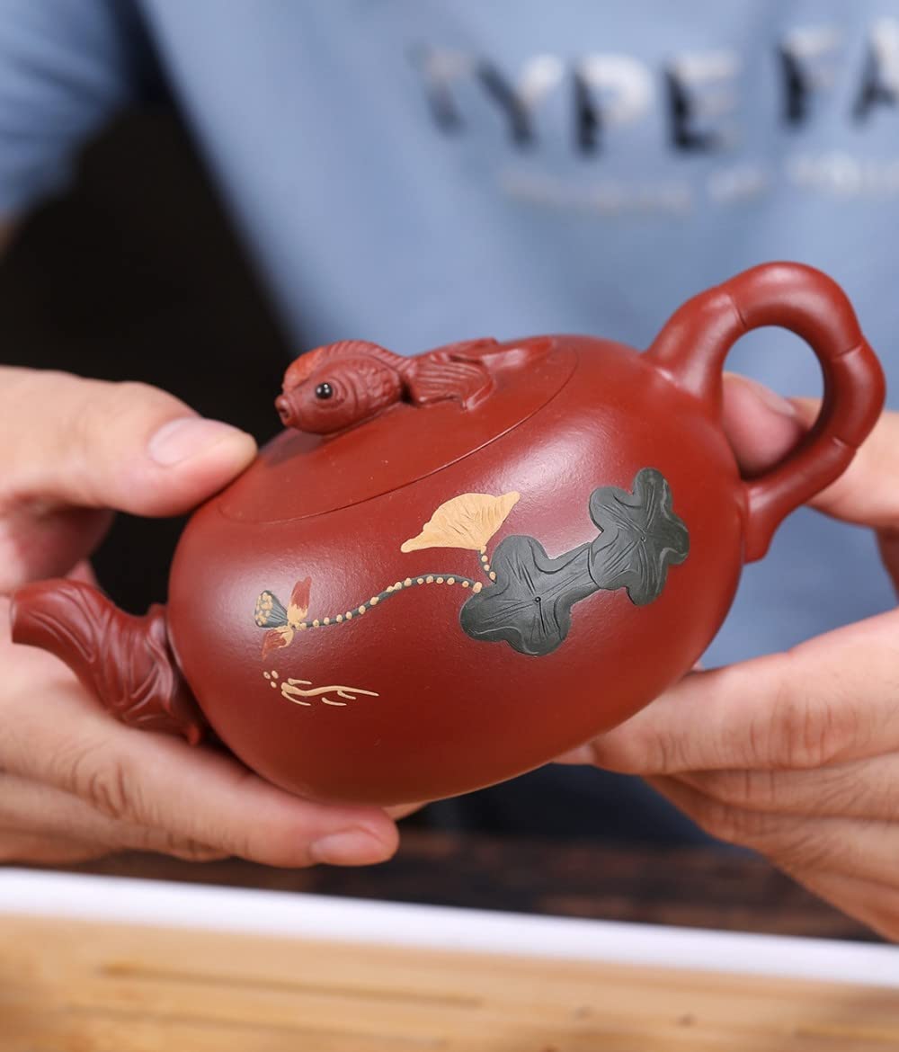 Chiński zestaw do herbaty Yixing Zisha, ceramiczny zestaw do herbaty, fioletowy dzbanek do herbaty z reliefem przedstawiającym rybę lotosu, 4 filiżanki i pudełko dla miłośników herbaty, taty, dziadk