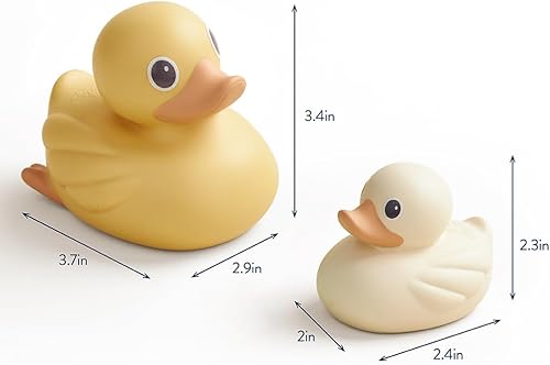 Miniatura 9 de Itzy Ritzy Ducky Family - Juego de juguetes flotantes de baño de 3 piezas con diseño hermético patos suaves y exprimibles diseñados para edades de 6
