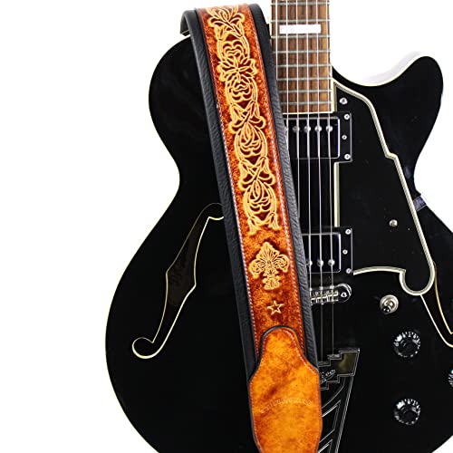 Walker And Williams GB-23 Latigo Sangle rembourrée en cuir Motif fleur de lys et chaîne française Marron clair - Les Beatles, Paul McCartney, John Lennon, RIngo Starr, George Harrison Walker And Williams GB-23 Latigo Sangle rembourrée en cuir Motif fleur de lys et chaîne française Marron clair – Image 3