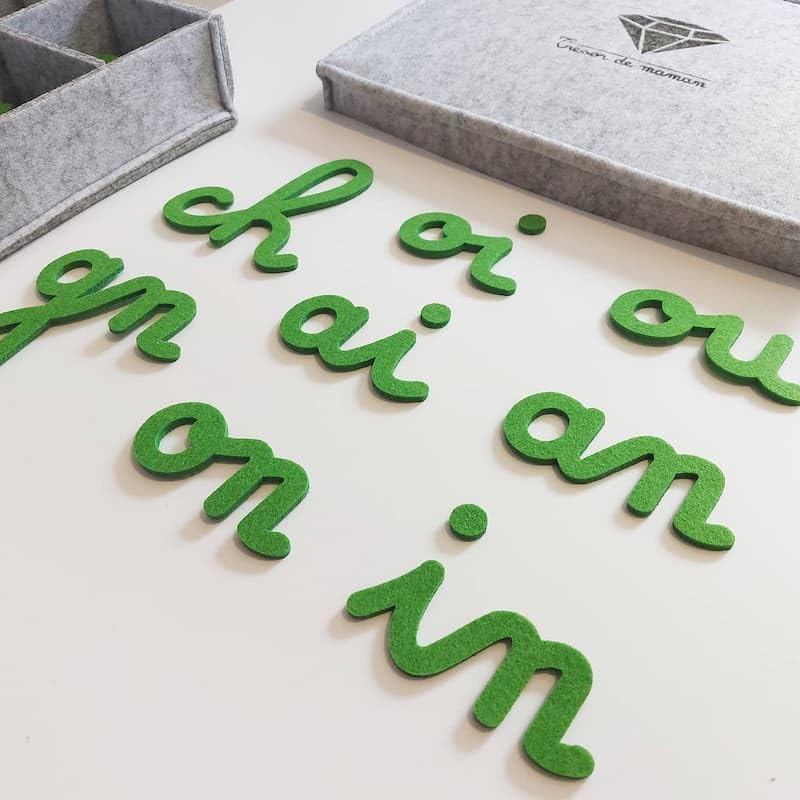 Alphabet Mobile Montessori Capitales Avec Coffret - Trésor De Maman