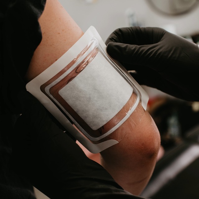 DrySee Waterproof Bandages 2x2 - Transparent Film Dressings With Moisture Indicators