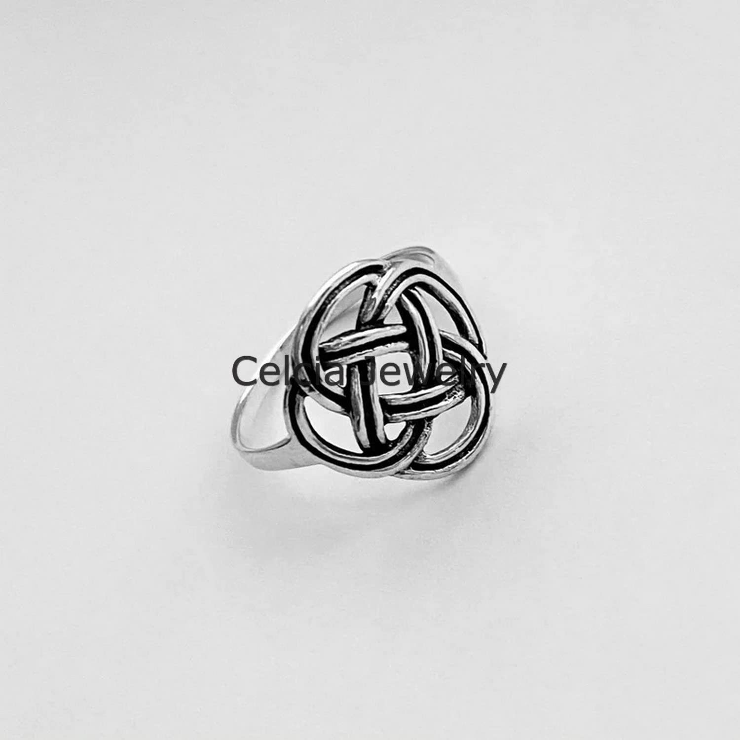 Anillo de nudo celta fino redondo de plata de ley 925 pura, anillo delicado, anillo clásico, anillo celta, anillo bohemio bohemio, anillo minimalista, anillo único del día de la madre