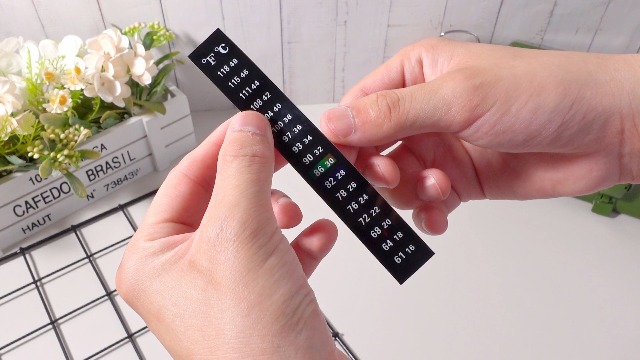 Image of Zonon 24 Pcs Stick on Thermometer Strip for Brewing Fermenting Temperature Sticker Decal Crystal Adhesive 61-118 f (16-48 c) Digital Display Sticker for Wine Beer Aquariums