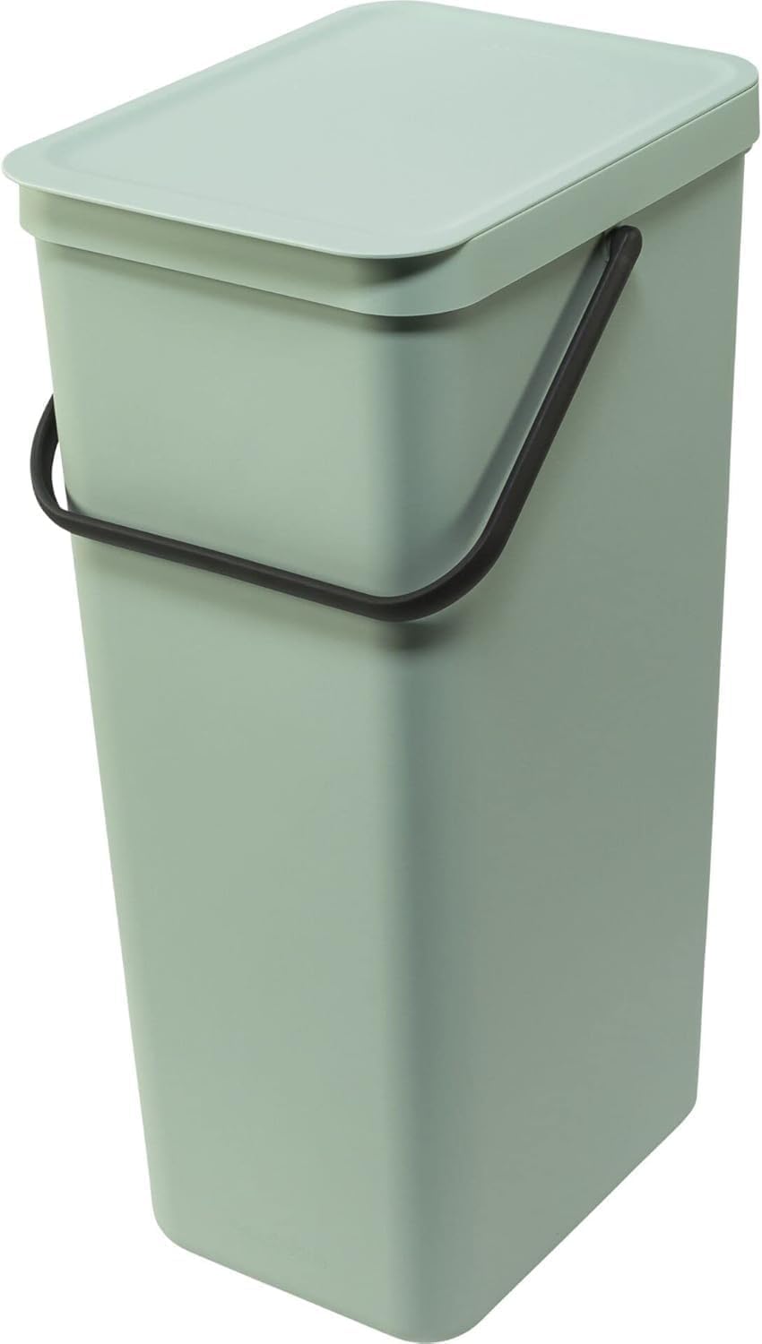 Brabantia Sort & Go Abfalleimer mit Deckel 40 L (hellgrün), platzsparender Pfandsammler mit Griff, abnehmbarer, feststellbarer Deckel, leicht zu reinigender großer Mülleimer ohne Ecken und Ränder