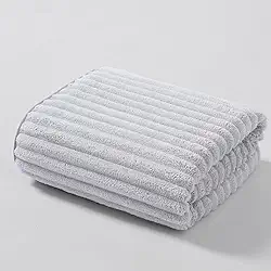 Toalha de banho premium de 71 x 132 cm, microfibra durável, veludo coral, toalhas altamente absorventes - uso multiuso como banho fitness, banheiro, chuveiro, esportes, toalha de ioga (cinza claro)