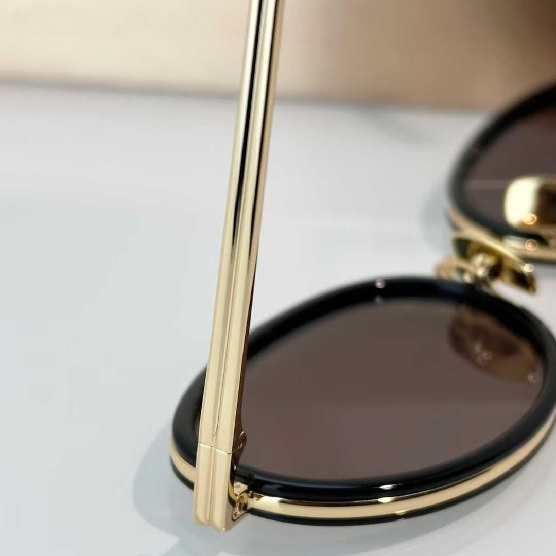 Gafas de sol con montura ovalada de metal, protección UV400, estilo retro.