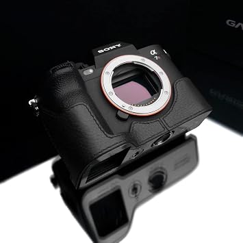 Gariz XS-CHA7RM5BK Genuine Leather Half Case for Sony A7RV, Black