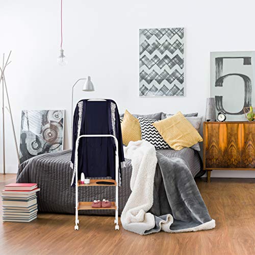 Relaxdays Stummer Diener auf Rollen, fahrbarer Kleiderständer mit 2 Ablagen, Metall & Bambus, 129 x 42 x 32 cm, weiß
