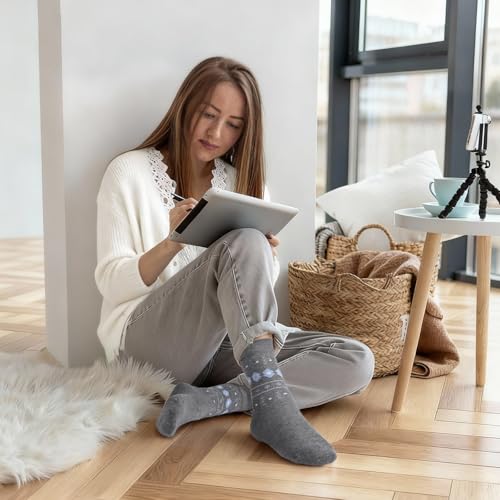Image of Women's Cute Crew Socks, Casual Athletic Cotton Bowknot Cherry Calf Novelty Socks for Women
