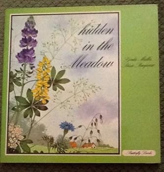 Paperback What I see hidden in the meadow Book