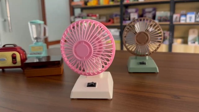 JETFAN レトロ　ビンテージ調　卓上扇風機 Amazon | 4インチ レトロ卓上扇風機 – USB Type‑C／乾電池両用 2