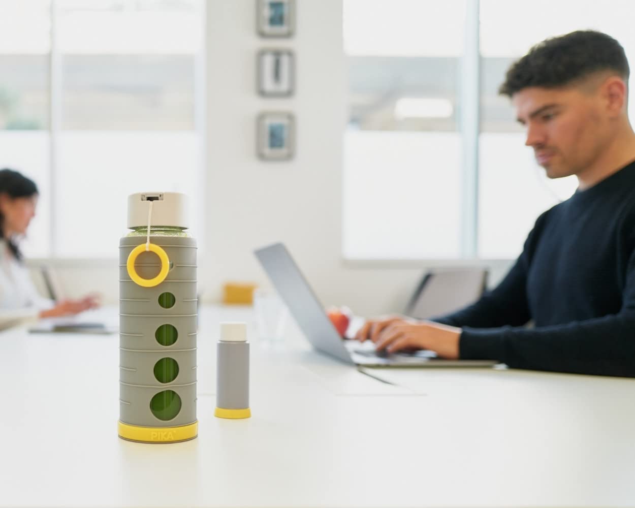 Pika| Gourde de conservation sous vide pour jus de fruits et légumes, Verre | 600ml, Verre borosilicate + pompe sous-vide, Conserve 3x plus longtemps