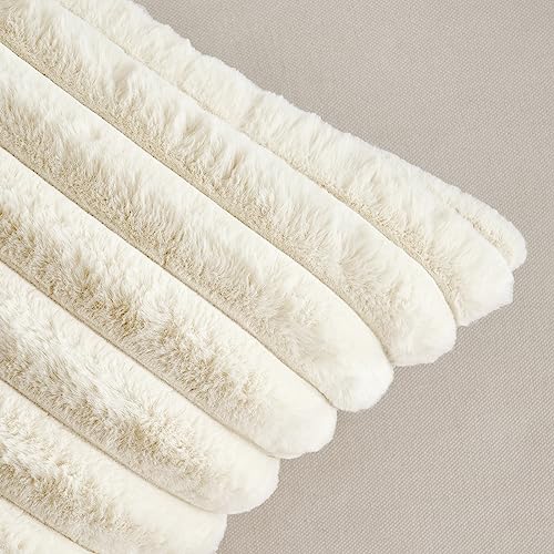 MIULEE Plüsch Kissenbezug 40x40 Weihnachten Deko Flauschige Kissenbezüge Kunstpelz Fell Sofakissen Flauschig Dekokissen Kissenhülle für Wohnzimmer Schlafzimmer Sofa Kuschelkissen Weiß 2er Set