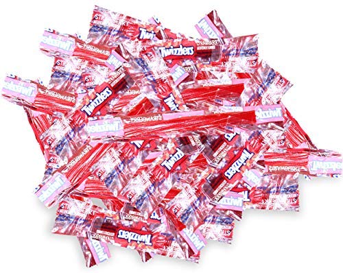 Miniatura 2 de Twizzlers Caramelos de regaliz de fresa, dulces con sabor a fresa, envueltos individualmente, paquete a granel de 5 libras