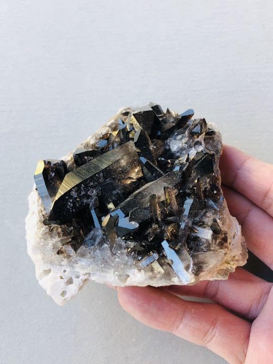 極上 黒水晶[モリオン]クラスター 原石 浄化 置物No2 Amazon.co.jp: 極上 黒水晶モリオンクラスター 原石 浄化 置物