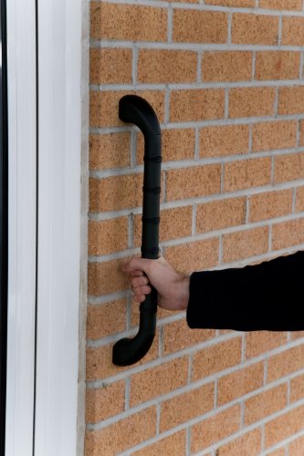 Gordon Ellis Prima Straight Outdoor Grab Bar 18-inch Length Black