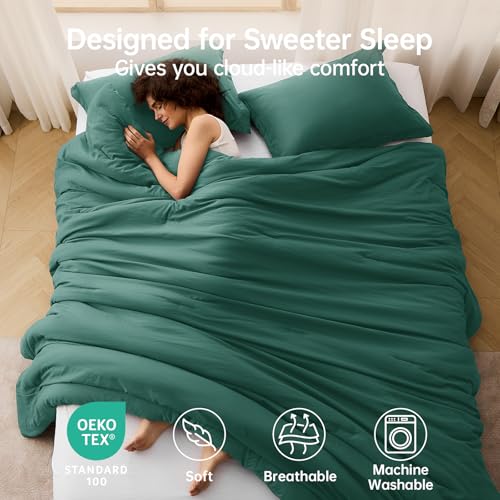 Image of MUXHOMO King Size Comforter Set, All Season Ultra Soft Down Alternative Bedding - 3 Piece Lightweight Bed Set Includes 1 Comforter (104 inchx90 inch) and 2 Pillow Shams (20 inchx36 inch), Emerald Green