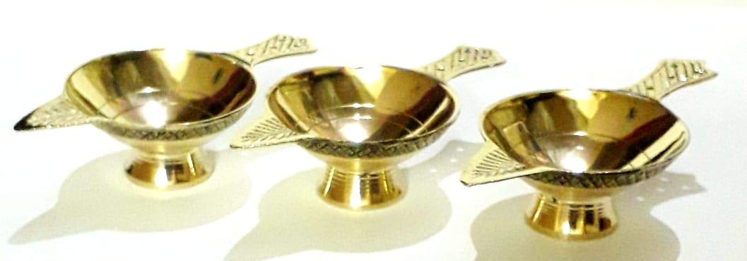 S.S TRADERS Yellow Brass Laxmi Deepak for Laxmi Pooja A Traditional Pooja Diya for Aarti Home Mandir Office A Unique and Attractive Brass Deepak Brass Diya Oil Lamp Idol for Diwali Gift Set of 3 No.2