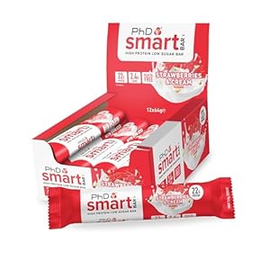 PhD Nutrition Smart Bar Protein Riegel, Protein Snack mit 22g Eiweiß und kaum Zucker / Makrofreundlicher Proteinriegel für unterwegs, 12er Packung mit 64g Riegel, Erdbeere & Sahne Geschmack