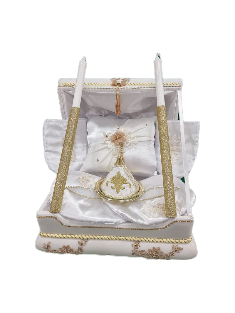 Dounia Mariage Coffret henné Luxe Motif Dore Coffret henné Luxe Motif Dore Le Coffret est composé : Un Coffret Un Coussin 1 Paire de Gants, 1 Paire de Chaussons, 1 Sachet henné, 2 Bougies 1 tajin