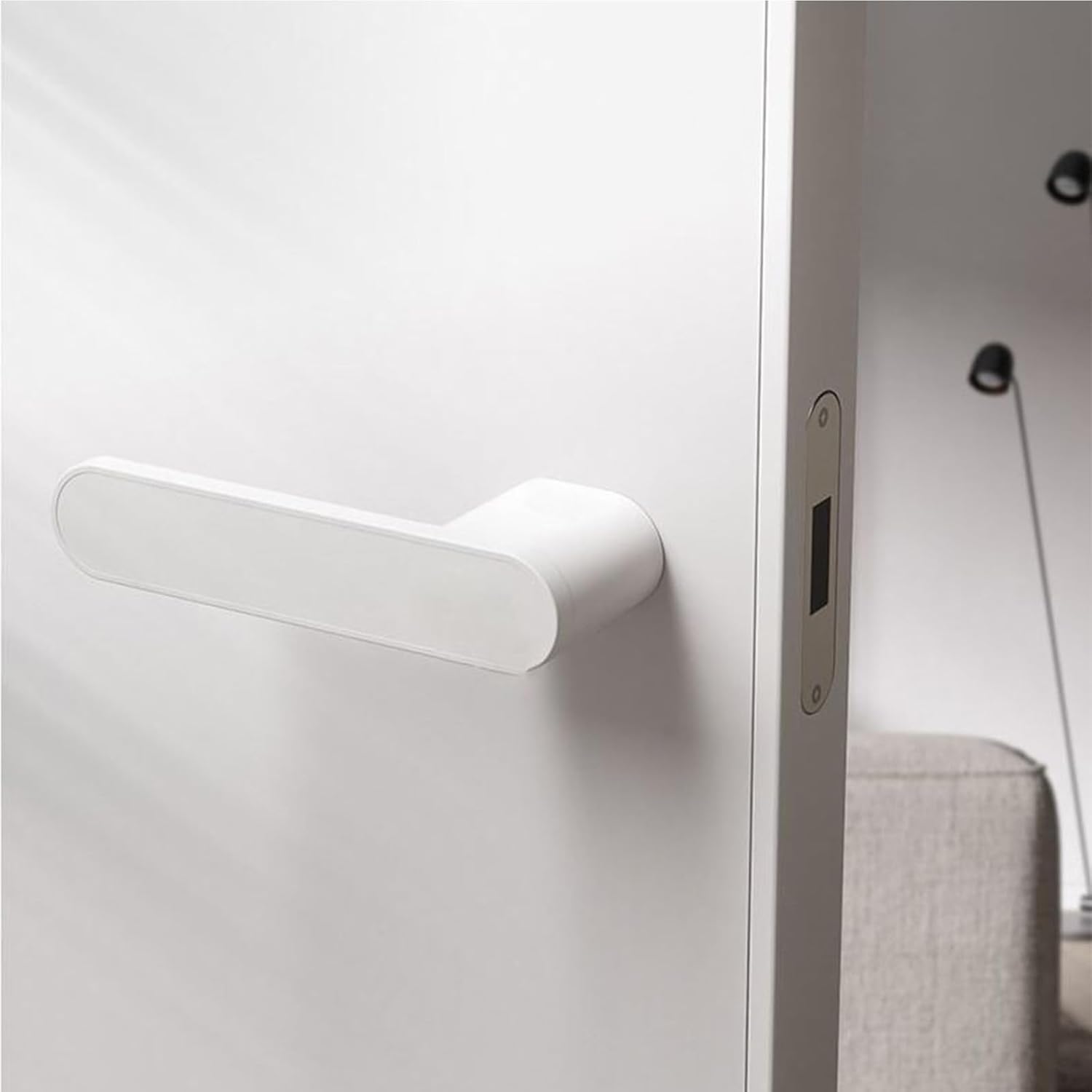Magnetic and Silent Door Handle Set with Lock - Classic Straight Design in Zi Alloy - Ideal for Front and Interior Doors