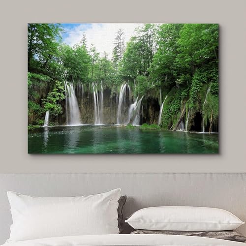 Impression sur toile cascade forêt sauvage, une peinture colorée source d'évasion quotidienne