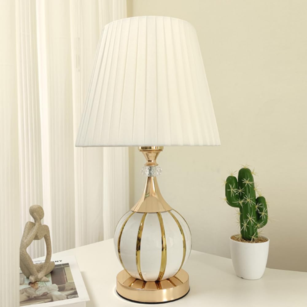 XINYASEE Moderne weiße Keramik-Tischlampe mit goldenen Streifen, Kristallakzenten, plissiertem Stoffschirm, elegante Nachttischlampe für Schlafzimmer, Wohnzimmer, Büro, moderne Einrichtung (Weiß)
