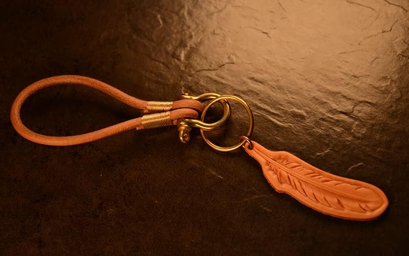 ハンドメイド ファーストレイヤー 牛革 レトロ ラウンド レザー ロープ リストバンド レザー 彫刻 羽根 真鍮 アクセサリー キー