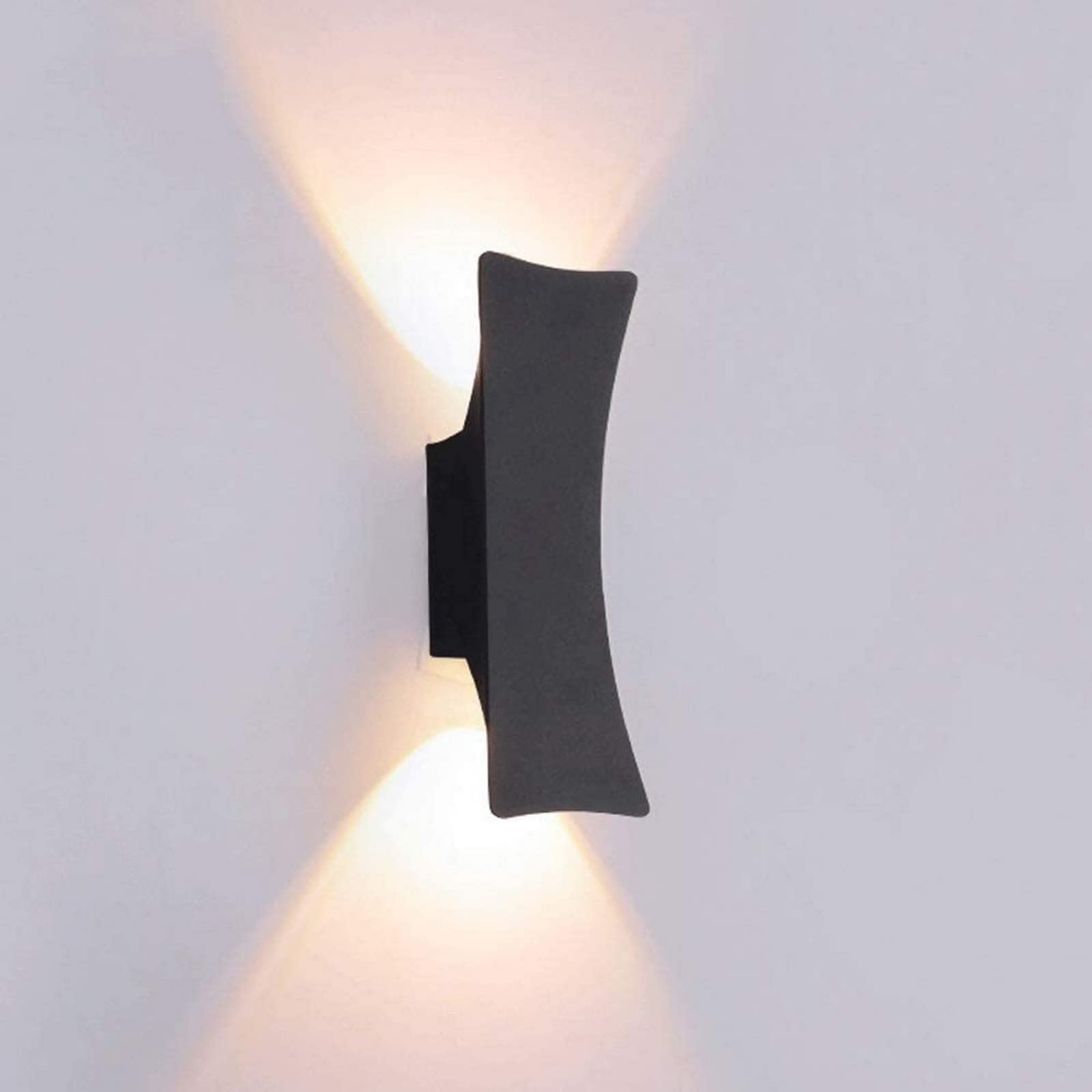 Applique murale moderne à LED IP65 pour l'éclairage de votre porche et jardin