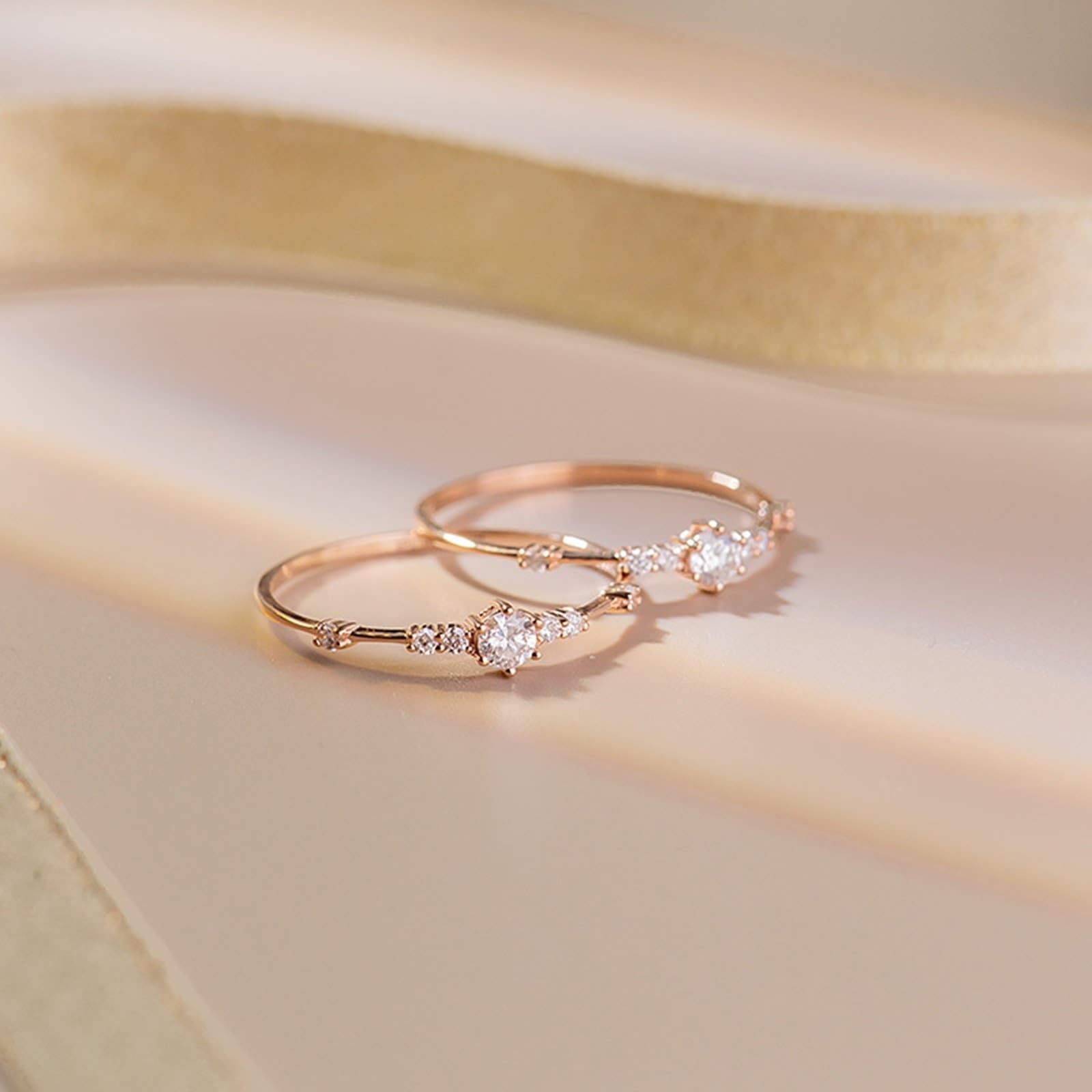 Wycian Anillo de compromiso para mujer, con piedra de oro amarillo, circonita, oro amarillo, talla 45 (14,3) con pequeñas circonitas adaptables para mujer Año Nuevo