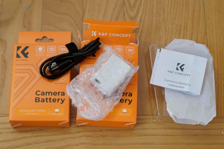 Smart variant av NP-FW50-batteriet: en integrerad laddare