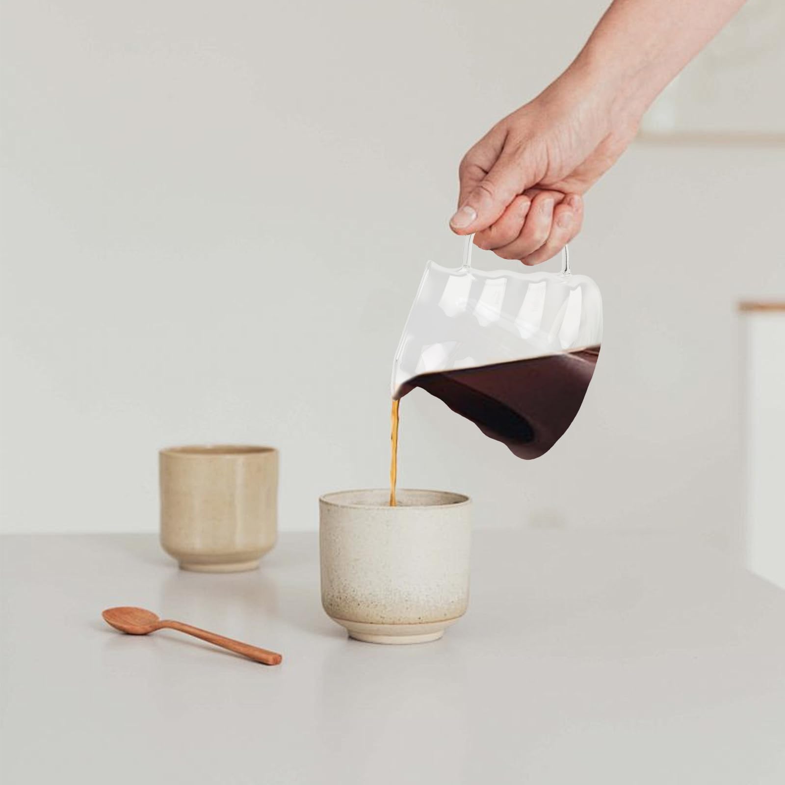 Ensemble de Café Filtré à la Main avec Carafe en Verre & Filtre en Bois Carafe à Main en Borosilicate 600ml avec Filtre V02 Support en Bambou & Coussinet en Silicone incl. 50 Filtres en Papier