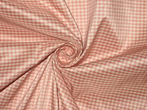 Tissu taffetas de soie rose et ivoire pour éviter les drapés mous