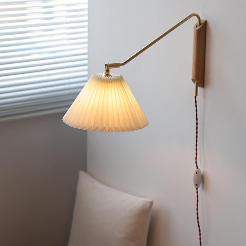 AoLa Messing Wandleuchte mit Schalter und Stecker Schwenkarm Wandlampe Vintage Verstellbar Holz Wandbeleuchtung mit Kabel E27 lnnen Drehbare Lang Arm Leselampe Wand für Schlafzimmer Arbeit Hotel