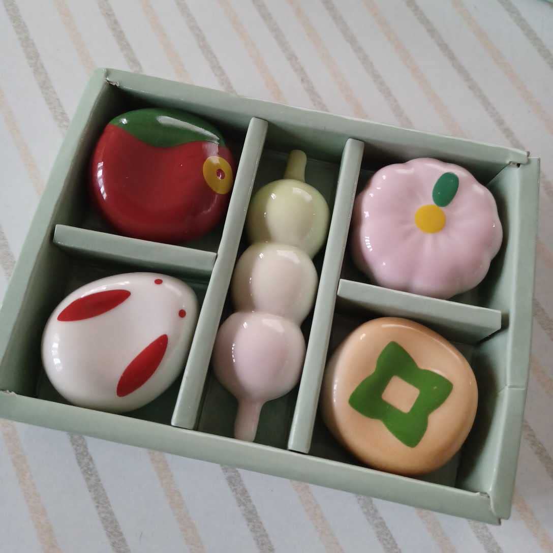 Amazon.co.jp: 和菓子箸置き揃え 外箱入り五個セット : ホーム＆キッチン