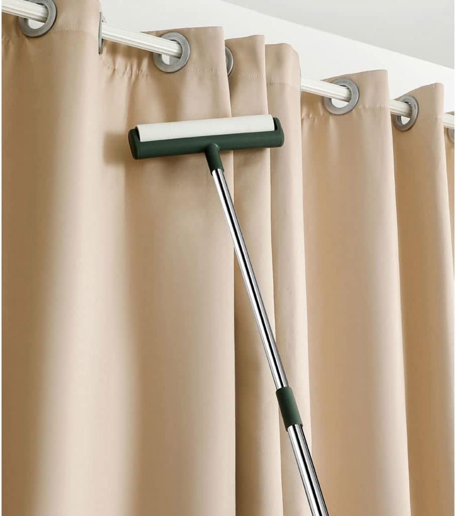 Mopa adhesiva con rodillo de pelusa, mango largo con 5 recambios para limpieza de sofá, ropa, cama y alfombras, fácil de pelar para una limpieza eficiente
