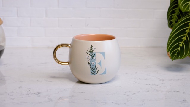 Taza de cerámica redonda floral 14 oz con asa dorada miniatura 5