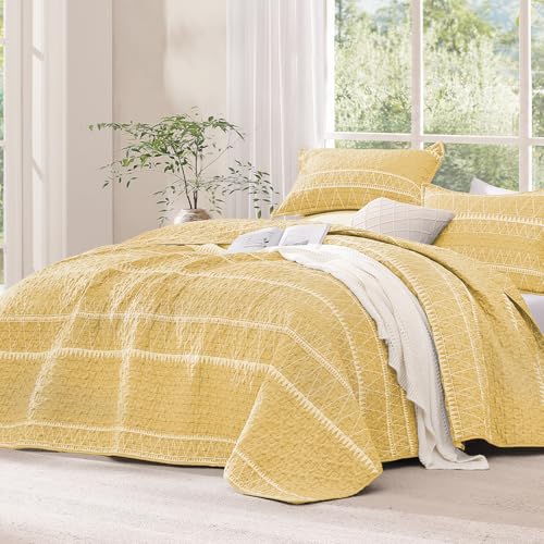Image of Yellow Oversized Super King Quilt Set, 3 Pieces Striped Bedspread | Boho Soft Lightweight Yellow Printed Bohemian Polyester Reversible Coverlet Comforter Sets for All Season (120 inchx120 inch)