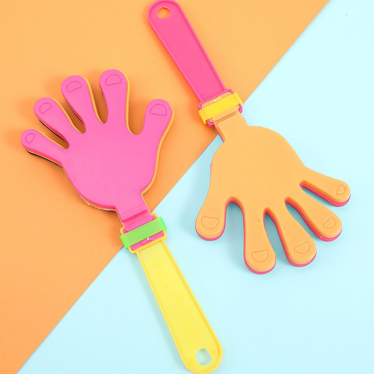 Didiseaon Lot de 20 Claquettes en Plastique pour Fête, Bruiteurs Faciles à Utiliser, Jouets pour Garçon et Filles et Adultes, Accessoires pour Mariages et Carnavals Couleur Aléatoire