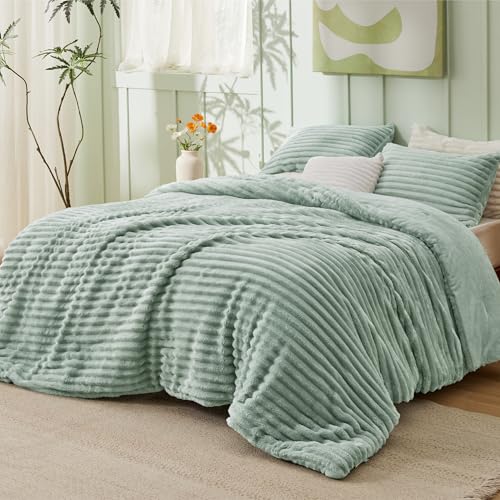 Image of Bedsure Queen Fluffy Comforter Set - GentleSoft 3 Pieces Luxury Fleece Bed Sage Green Bedding, Cozy Room Decor Aesthetic, 1 Queen Bed Comforter (90 inchx90 inch) and 2 Pillowcases (20 inchx26 inch)