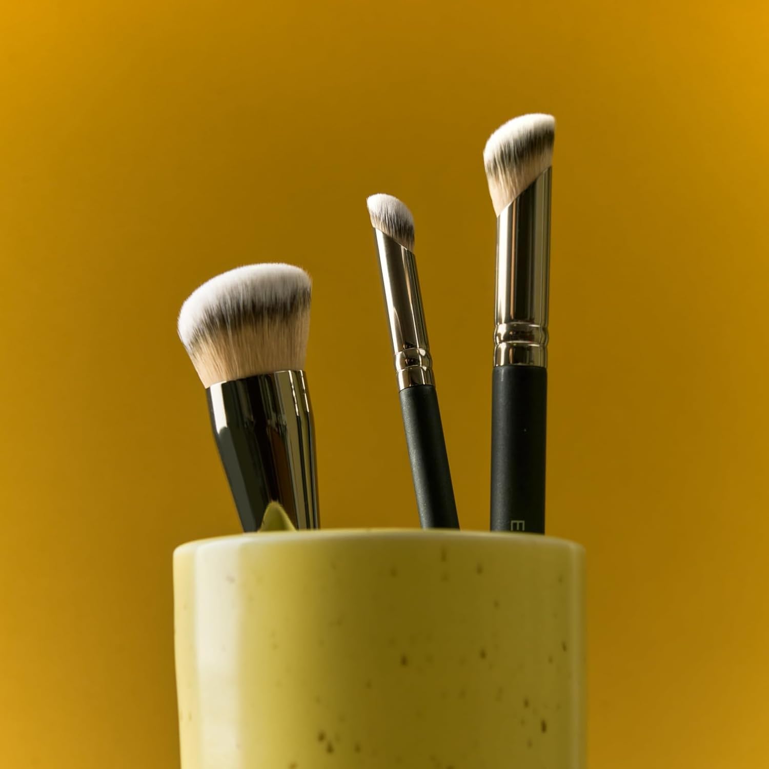 ENERGY 370S Pennello Correttore Piccolo per Copertura Mirata & Occhiaie – Pennello Trucco di Precisione con Setole Sintetiche Vegane