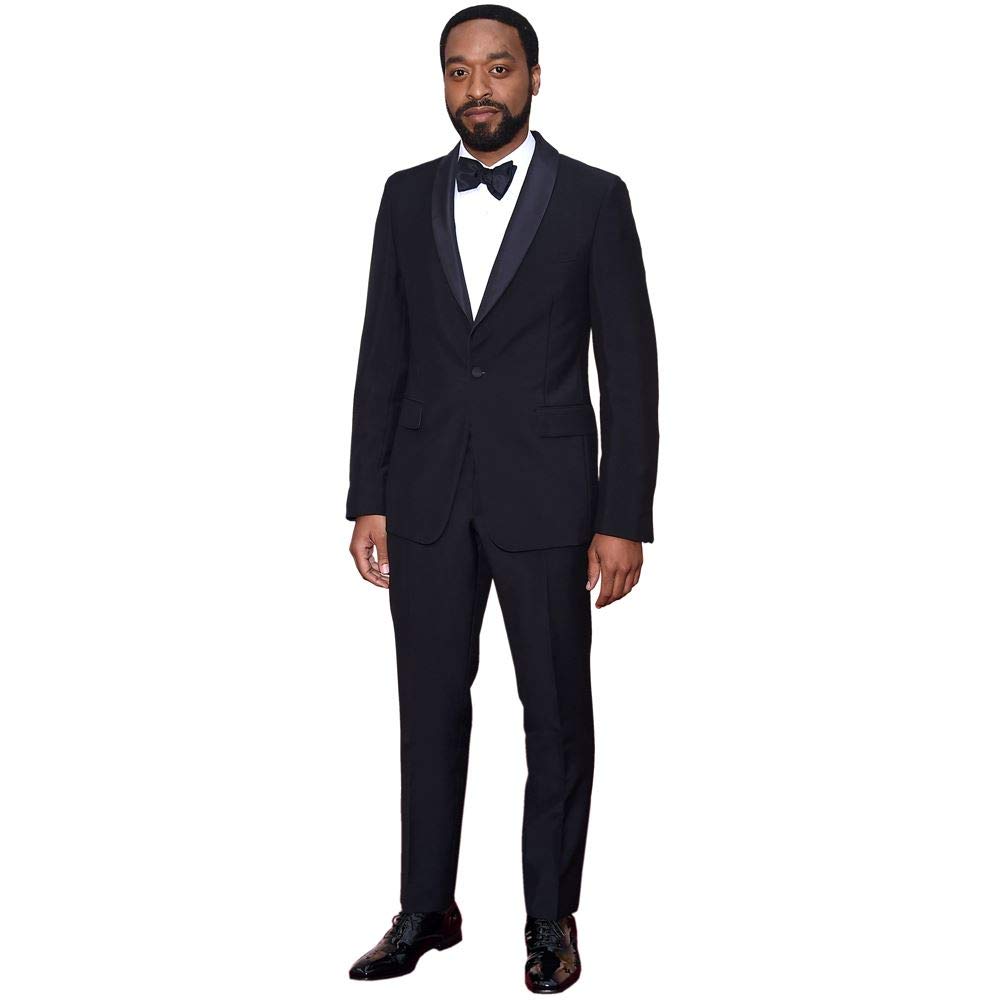 Figura de cartón de Chiwetel Ejiofor a tamaño Real – Decoración para Fiestas, cumpleaños y photocall – Soporte Plegable Incluido