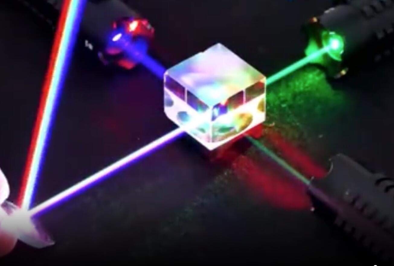 StayMax X-Cube RGB Prism Dispersion Prism for Physics and Decoration 1.33inX1.33inX1.33in(3.4x3.4x3.4cm)