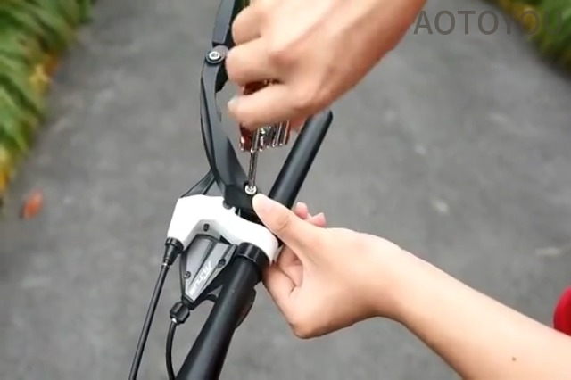 RBRL Fahrradrückspiegel – 360° Verstellbar, Universell Für Lenker 22,2–25,4 Mm – Klare Sicht, Toter Winkel Reduziert – Für Rennrad, MTB, E-Bike & Roller – 1 Stück Links RBRL Fahrradrückspiegel – 360° Verstellbar, Universell Für Lenker 22,2–25,4 Mm – Klare Sicht, Toter Winkel Reduziert – Für Rennrad, MTB, E-Bike & Roller – 1 Stück Links
