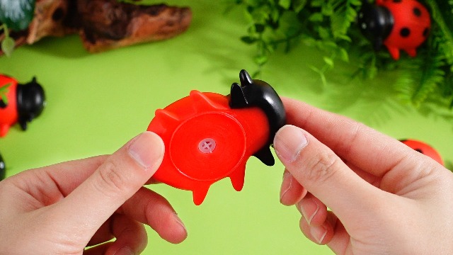 Amazon.com: Syhood 50 Pcs Mini Ladybug Toys Squeak Rubber Ladybug Bath Fake  Animal Bulk Pool Floating Bathtub Toys Small Ladybugs Figurine Model for  Baby Shower Summer Birthday Pool Party Favors Decor :