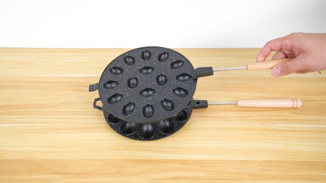 GWCYMYD Stampo per Biscotti a Forma di Noce con 16 Fori, Rivestimento Antiaderente, Manico in Legno Rimovibile, Multifunzionale, Stampo da Forno per Noci, Forme per Noci da