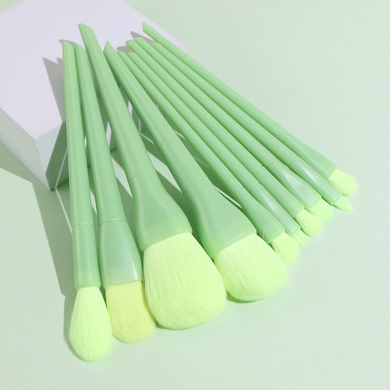 Pinceaux maquillage verts indispensables pour fixer la poudre libre - 2