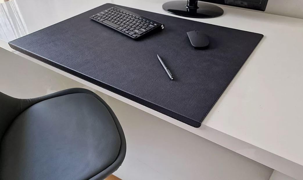 PM Gewinkelte Schreibtischunterlage mit Kantenschutz Just Leder in 3 Grössen und in 7 Farben (Schwarz, 70cm x 48cm)