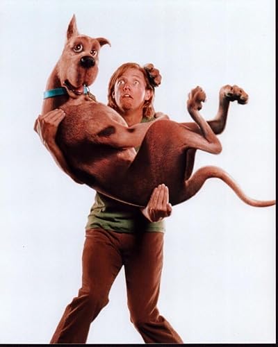 Posterazzi Matthew Lillard Holding Scooby Doo o Scooby Doo Movie Photo Print (16 x 20) - Artículo # MVM01213 disponible en Yaxa Guatemala