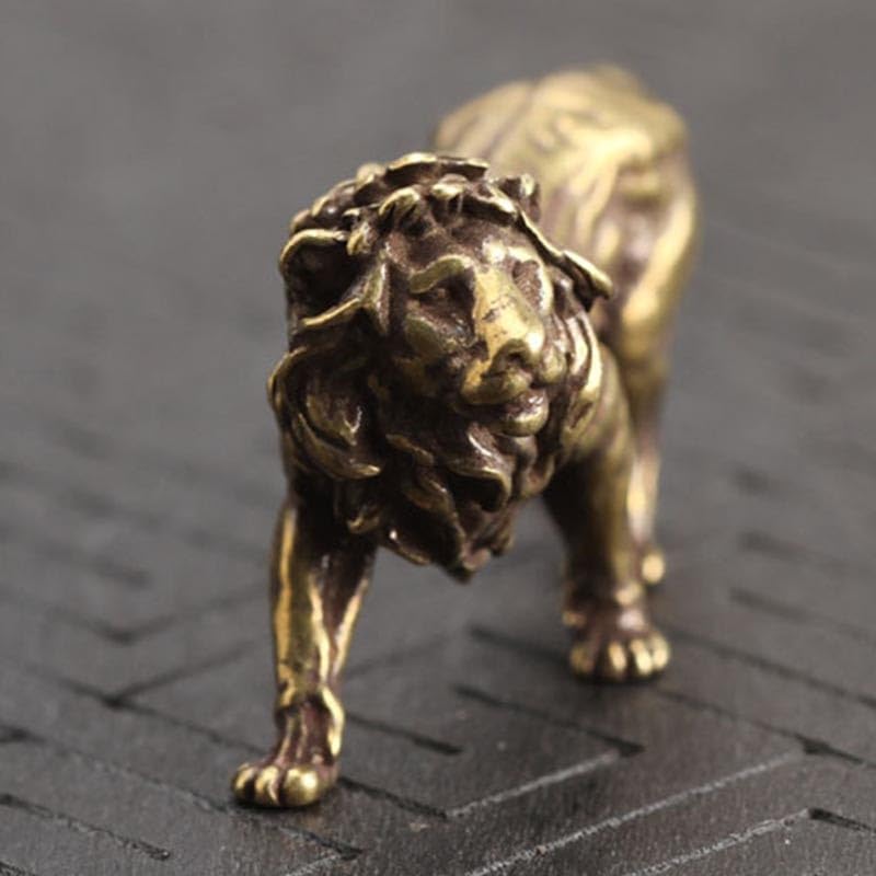 Eawfgtuw Copper For Majestic Lion King Miniature Figurine, Vintage Handcrafted Ornament for Desk or Shelf, Solid Pure Copper Craft with Antique Finish, Small Decorative Scul